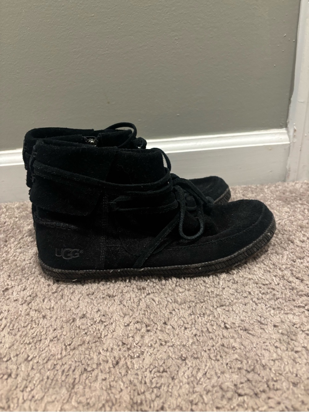 UGG Reid BLACK Suede Moccasin Boots Women’s 6 Leather Sheepskin S/N 1019129